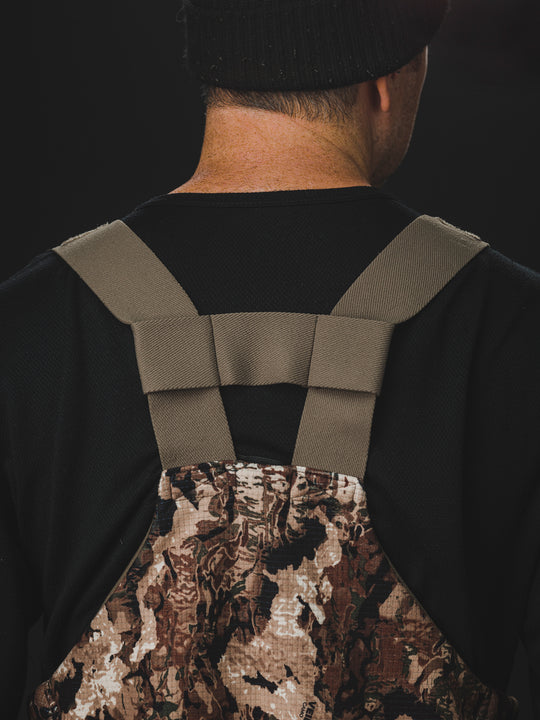 The Chaos Fleece Bib is the ideal piece to have on your next hunt, providing ultimate windproof and warmth, keeping you dry on those cold and snowy days.PROTECTION Quick-drying | Windproof | Waterproof MATERIAL Exterior: 100% Brushed Polyester Fleece Mid-layer: 3L Lamination Interior: High-pile fleece FIT Midweight | Multi-season CONDITIONS Mild | Dry | Cold | Wet | Wind PATTERN Veil® Camo - Rush | Veil® Camo - Shred | Veil® Camo - Grind