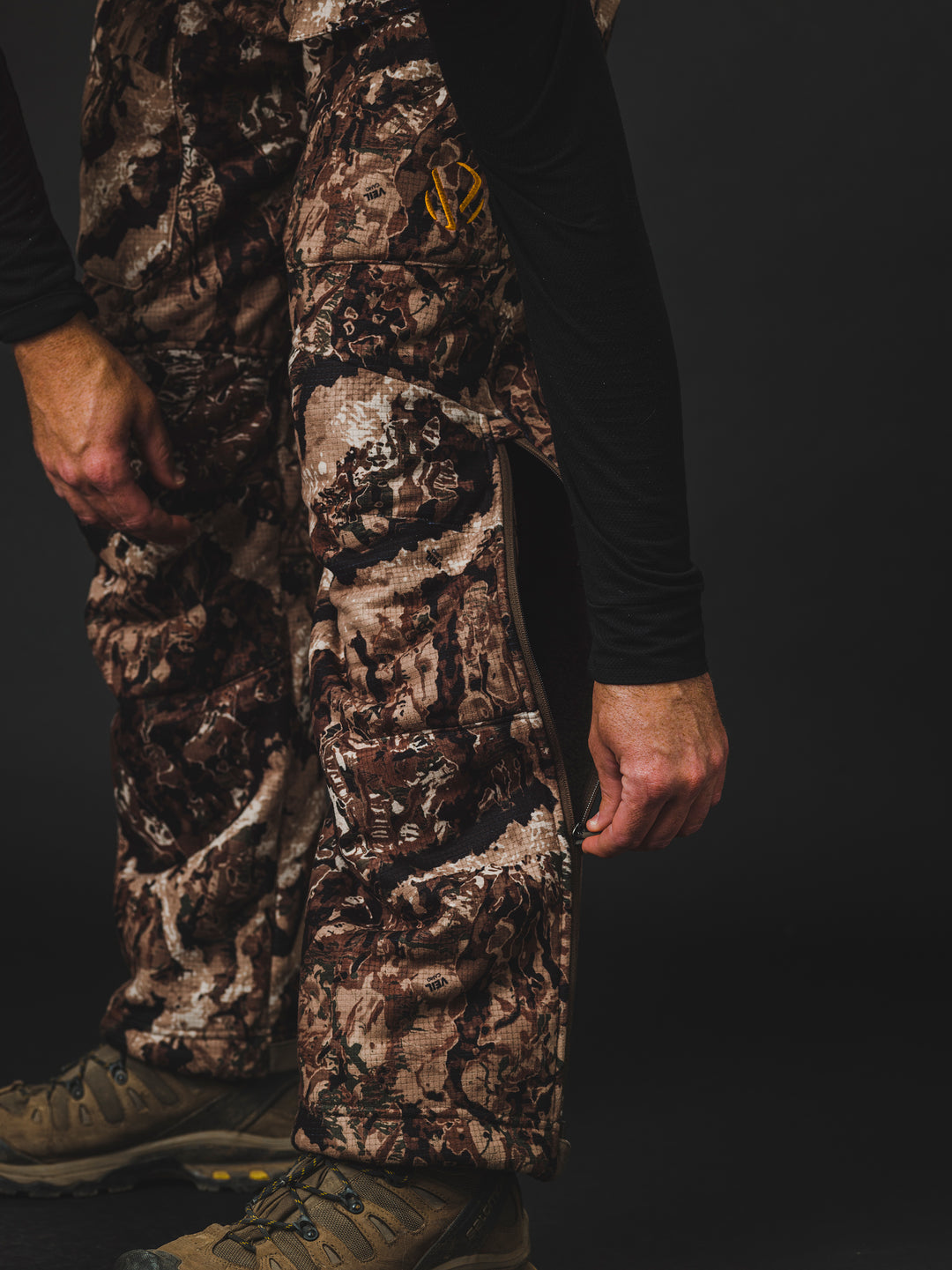 The Chaos Fleece Bib is the ideal piece to have on your next hunt, providing ultimate windproof and warmth, keeping you dry on those cold and snowy days.PROTECTION Quick-drying | Windproof | Waterproof MATERIAL Exterior: 100% Brushed Polyester Fleece Mid-layer: 3L Lamination Interior: High-pile fleece FIT Midweight | Multi-season CONDITIONS Mild | Dry | Cold | Wet | Wind PATTERN Veil® Camo - Rush | Veil® Camo - Shred | Veil® Camo - Grind