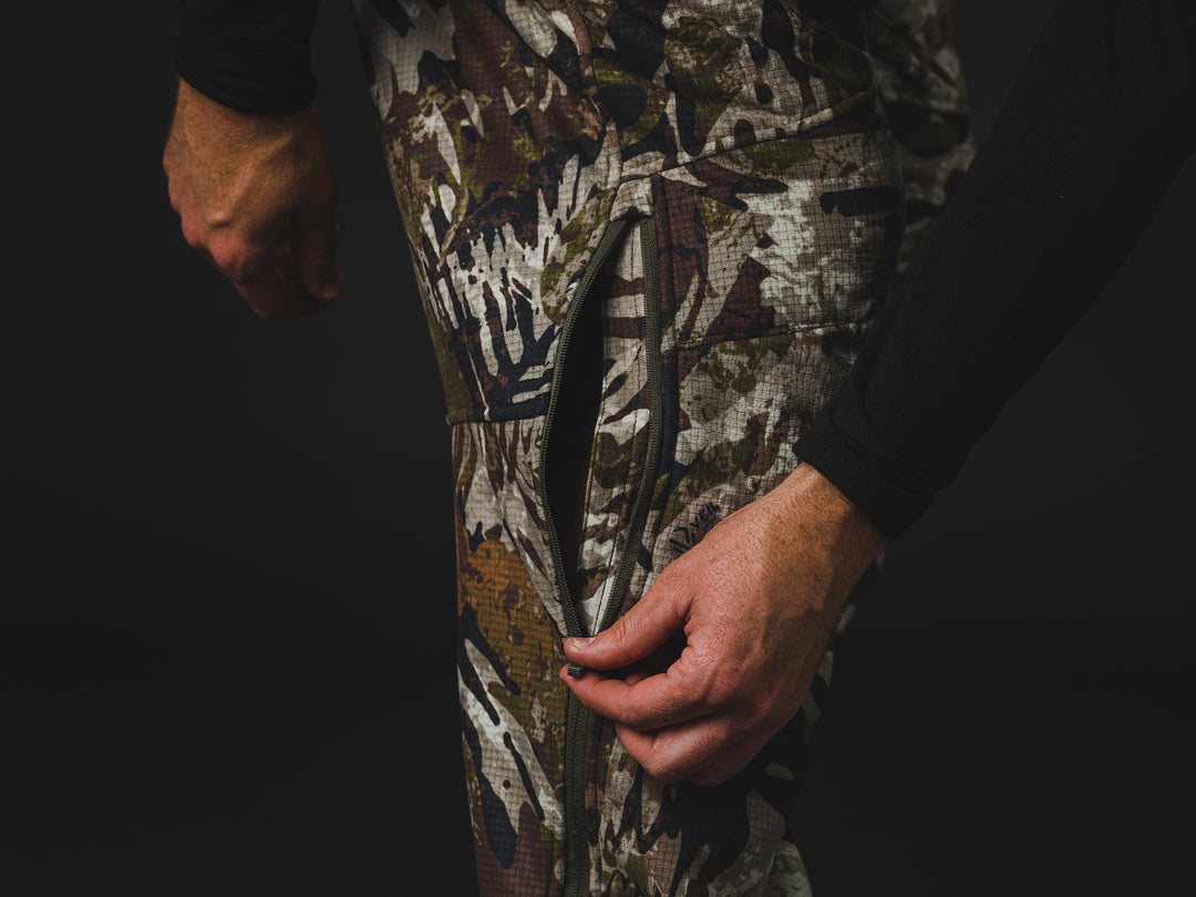The Chaos Fleece Bib is the ideal piece to have on your next hunt, providing ultimate windproof and warmth, keeping you dry on those cold and snowy days.PROTECTION Quick-drying | Windproof | Waterproof MATERIAL Exterior: 100% Brushed Polyester Fleece Mid-layer: 3L Lamination Interior: High-pile fleece FIT Midweight | Multi-season CONDITIONS Mild | Dry | Cold | Wet | Wind PATTERN Veil® Camo - Rush | Veil® Camo - Shred | Veil® Camo - Grind