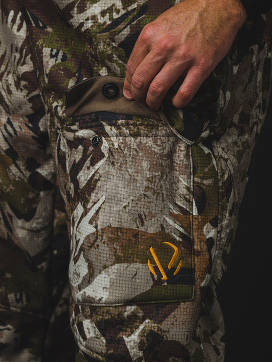 The Chaos Fleece Bib is the ideal piece to have on your next hunt, providing ultimate windproof and warmth, keeping you dry on those cold and snowy days.PROTECTION Quick-drying | Windproof | Waterproof MATERIAL Exterior: 100% Brushed Polyester Fleece Mid-layer: 3L Lamination Interior: High-pile fleece FIT Midweight | Multi-season CONDITIONS Mild | Dry | Cold | Wet | Wind PATTERN Veil® Camo - Rush | Veil® Camo - Shred | Veil® Camo - Grind