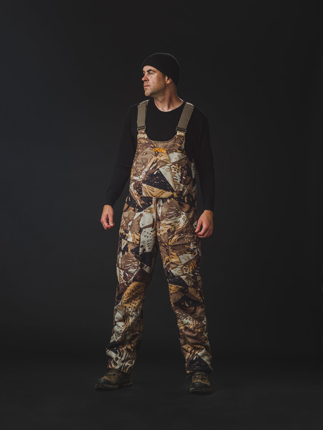 The Chaos Fleece Bib is the ideal piece to have on your next hunt, providing ultimate windproof and warmth, keeping you dry on those cold and snowy days.PROTECTION Quick-drying | Windproof | Waterproof MATERIAL Exterior: 100% Brushed Polyester Fleece Mid-layer: 3L Lamination Interior: High-pile fleece FIT Midweight | Multi-season CONDITIONS Mild | Dry | Cold | Wet | Wind PATTERN Veil® Camo - Rush | Veil® Camo - Shred | Veil® Camo - Grind